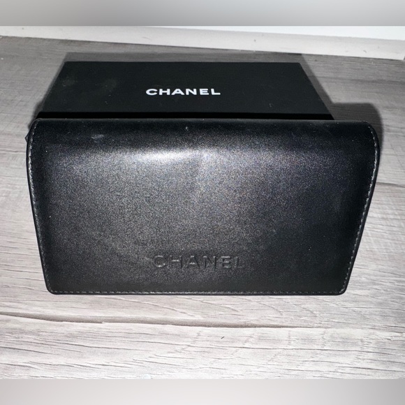 Chanel sunglass case - Picture 1 of 7